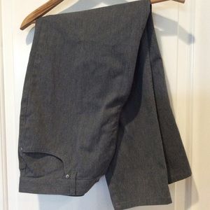 Liz wear gray jeans.  Perfect condition. Petite 16
